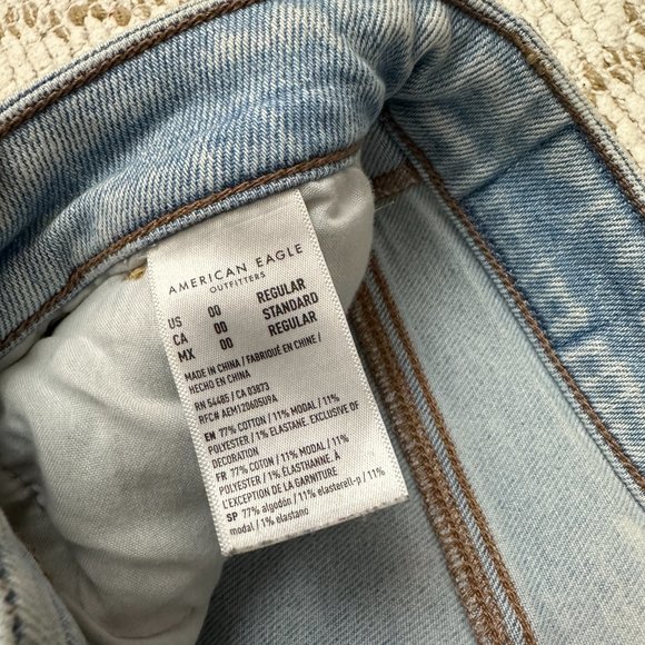 American Eagle High Waisted Mom Women's jean Stretch Light Blue - Size 00 - Picture 5 of 10